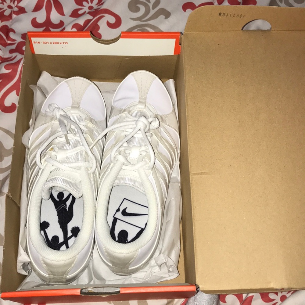 Nike cheer shoes